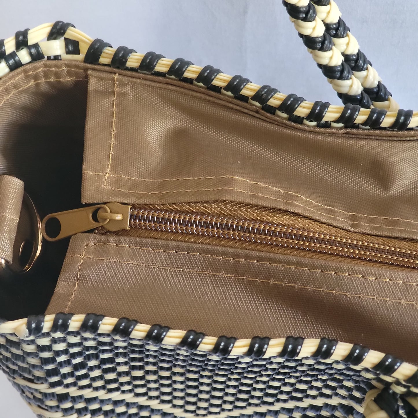 Lola Medium Bag - Zipper Chevron Black & Beige