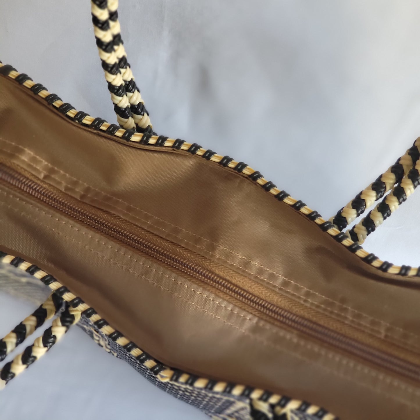 Lola Medium Bag - Zipper Chevron Black & Beige