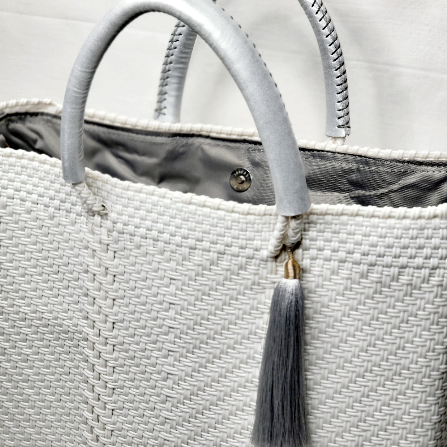 Lola Medium Bag - Silver & White